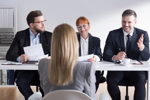 Die Arbeitszeit bei Vollzeit und Teilzeit variiert, letztere arbeiten weniger.