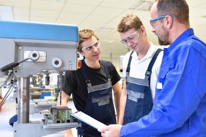 Ein Rechtsanwalt in Cottbus kennt das Arbeitsrecht und welche Gesetze in der Ausbildung zur Anwendung kommen.