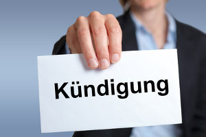 Unser Arbeitsrecht-PDF geht auch auf das Thema Kündigung ein. Welche Frist ist einzuhalten?