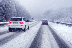 Auch eine wirtschaftliche Saison kann Kurzarbeitergeld erfordern. So könnten Bauarbeiter im Winter oft nicht anders bezahlt werden.