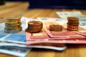 Die gesetzliche Unfallversicherung gewährt dem Betroffenen nach einem Arbeitsunfall diverse finanzielle Leistungen.