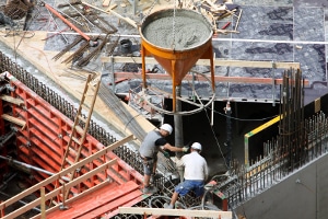 Bei wechselnden Arbeitsorten ist Fahrzeit gleich Arbeitszeit: Wer eine Baustelle häufig wechselt, sollte das bedenken.