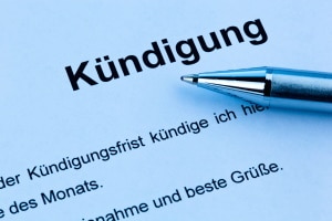 Statt den Arbeitsvertrag zu widerrufen, können Sie ihn kündigen.