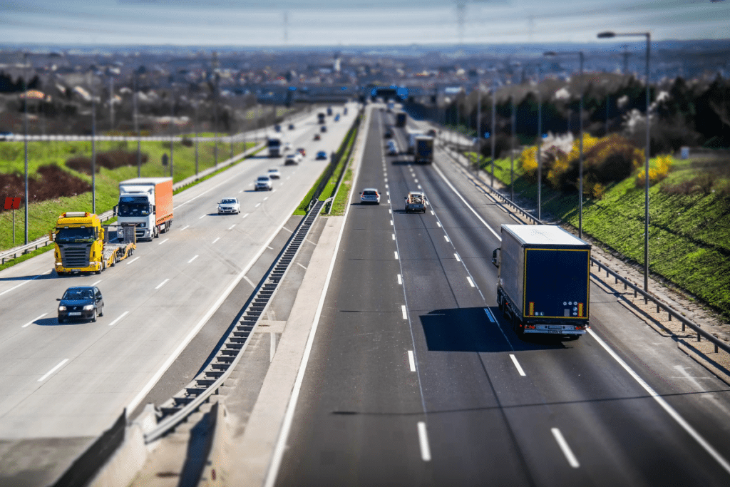 Überziehen Fahrer die Lenkzeiten für Lkw und Bus, drohen entsprechende Sanktionen.