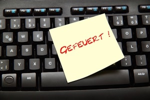 Eine Verdachtskündigung ohne Anhörung vom Arbeitnehmer auszusprechen ist in der Regel unzulässig.